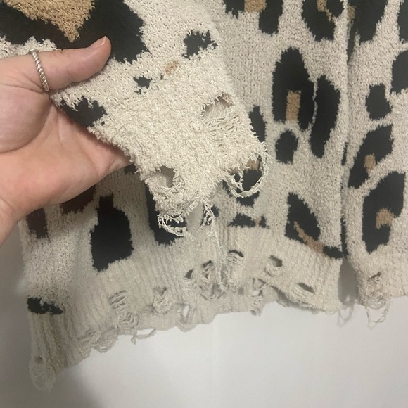 Altar'd State EUC animal leopard print distressed crew neck sweater size S - Picture 2 of 4